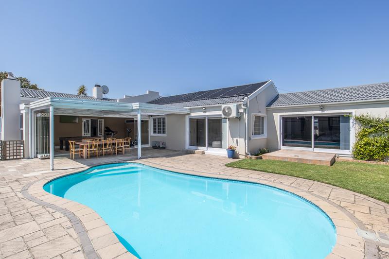 5 Bedroom Property for Sale in Bergvliet Western Cape